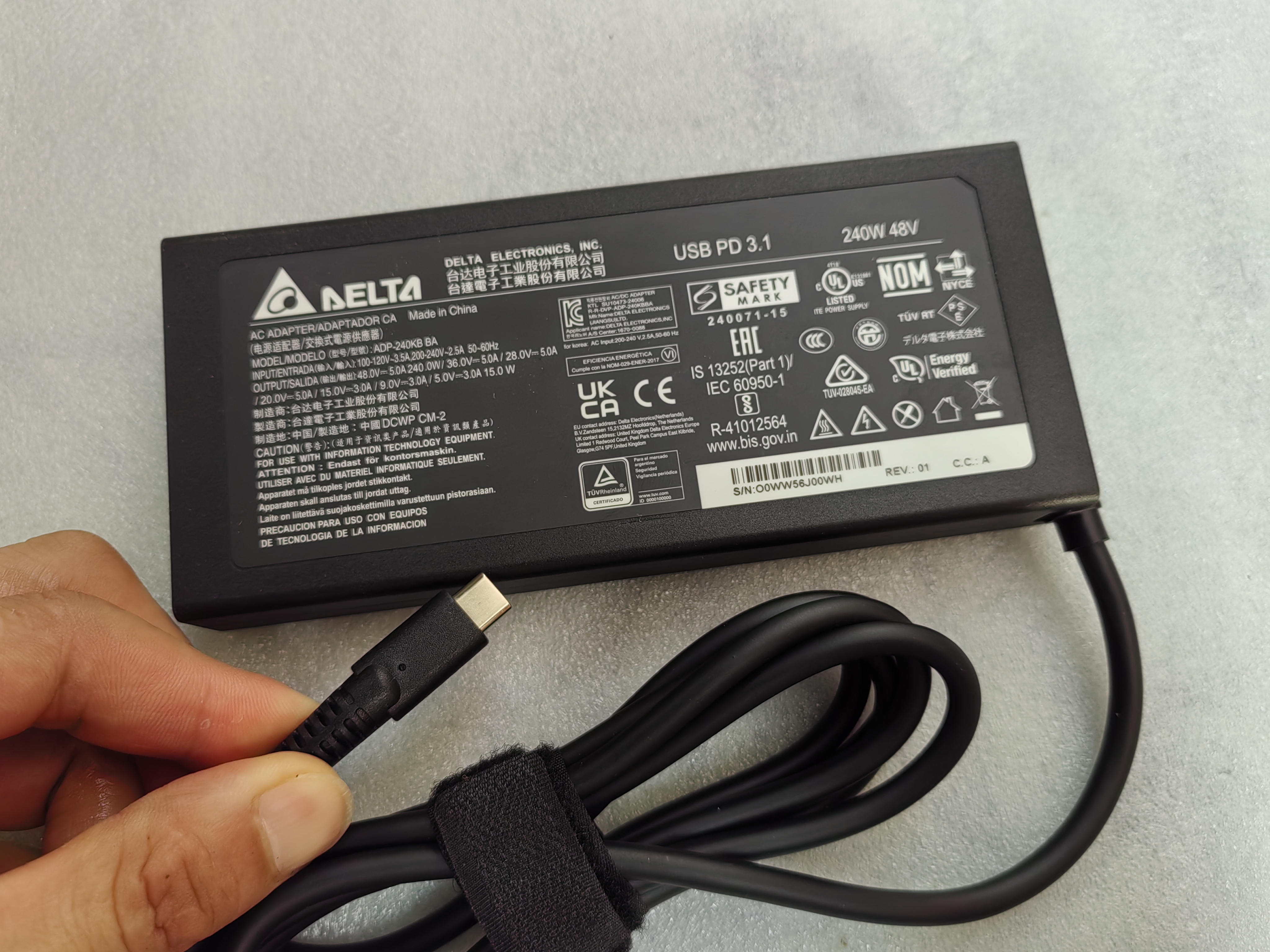 NEW OEM ADP-240KB BA Delta 240 - Pc Gaming High End のレビューと価格