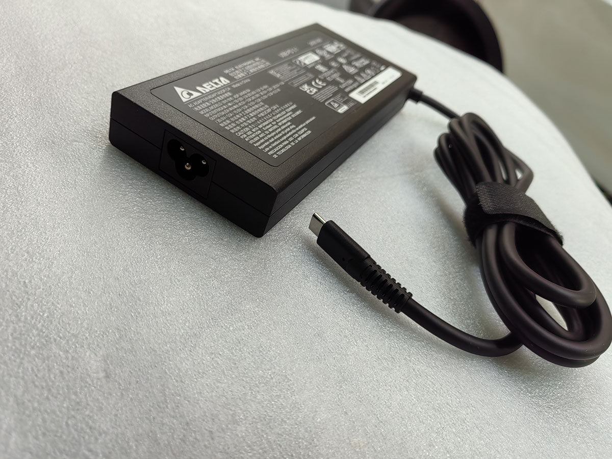 NEW OEM ADP-240KB BA Delta 240 - Pc Gaming High End のレビューと価格